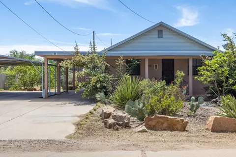 2812 Beach Rd NW, Albuquerque, NM 87104