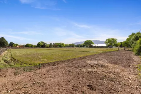 525 Coronado Rd, Corrales, NM 87048
