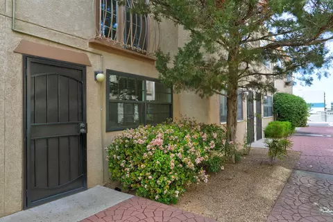 6041 Sequoia Rd NW #D-10, Albuquerque, NM 87120