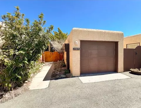 2929 Plaza Azul, Santa Fe, NM 87507
