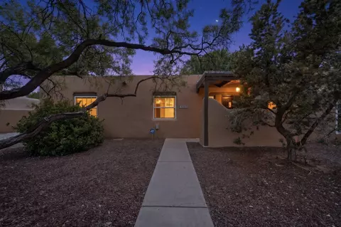 1328 Camino Amparo NW, Albuquerque, NM 87107