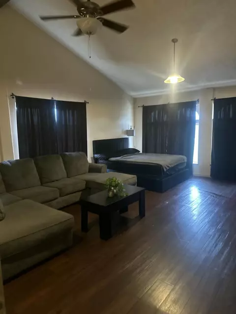 907 Foothill Dr SW, Albuquerque, NM 87105