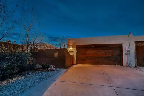 694 Lakeview Cir SE, Rio Rancho, NM 87124