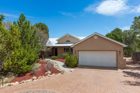5 Teypana Ct, Tijeras, NM 87059