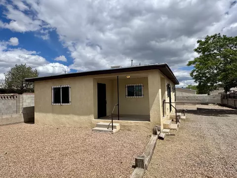 308 52nd St SW, Albuquerque, NM 87105