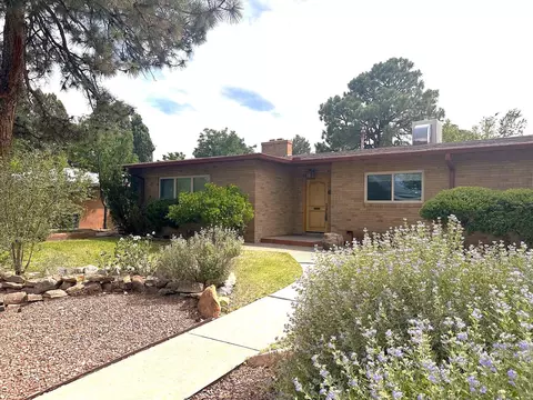 1511 Columbia Dr NE, Albuquerque, NM 87106