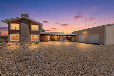 257 Sunnyslope St SW, Albuquerque, NM 87105