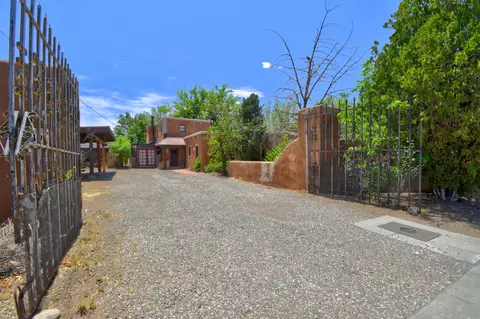 2440 Campbell Rd NW, Albuquerque, NM 87104