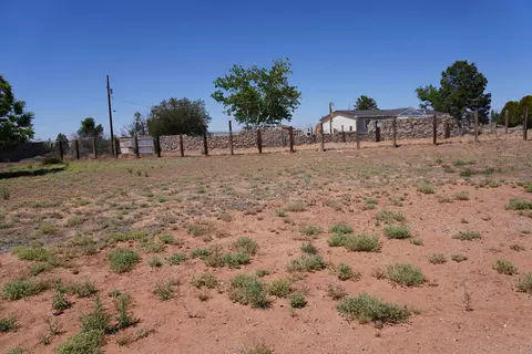 54 Amy Rd, Los Lunas, NM 87031