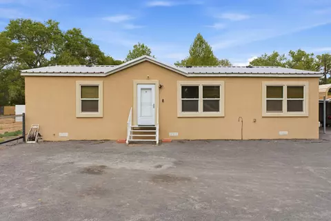 22 Guadalupe Dr, Peralta, NM 87042