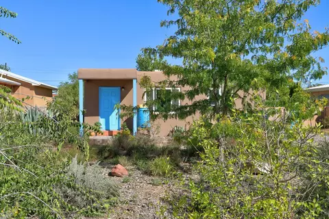 2201 Milton Ct NW, Albuquerque, NM 87104
