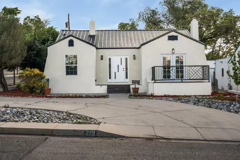 219 Solano Dr SE, Albuquerque, NM 87108