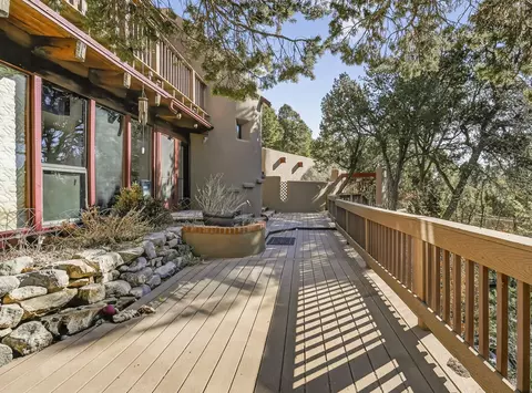 52 Forest Park Rd, Cedar Crest, NM 87008