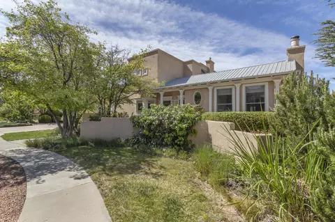 1815 Avenida Alturas NE, Albuquerque, NM 87110