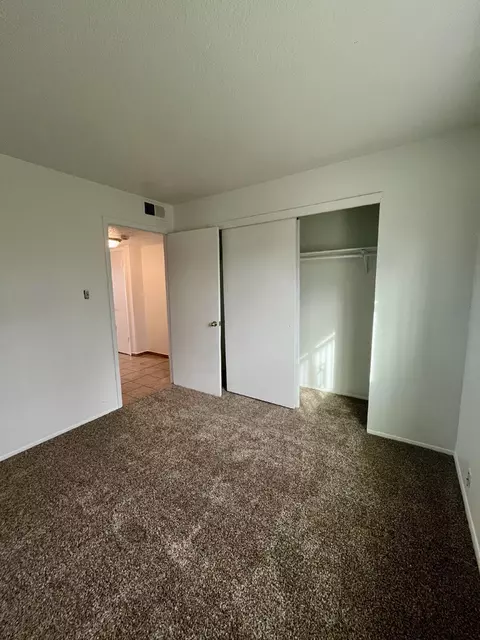 8008 Grand Ave NE, Albuquerque, NM 87108