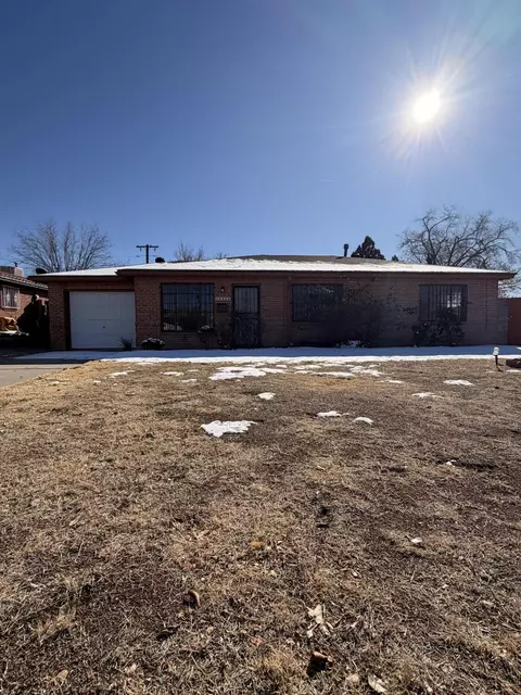 8906 Lexington Ave NE, Albuquerque, NM 87112