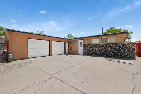 1128 Glorieta St NE, Albuquerque, NM 87112