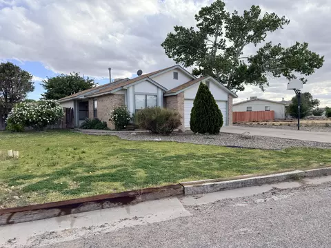 4 Owens Dr, Los Lunas, NM 87031