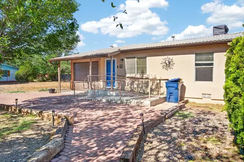 2 Blue Bonnet Dr, Los Lunas, NM 87031