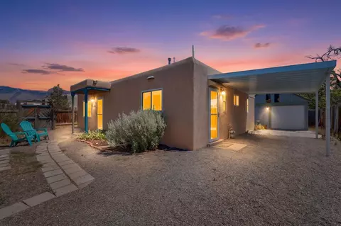 9104 Headingly Ave NE, Albuquerque, NM 87111