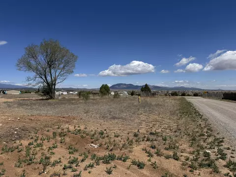 54 Range Rd, Edgewood, NM 87015