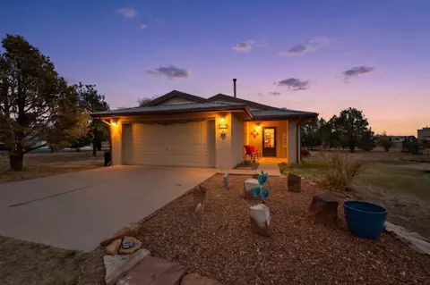 1 Grubstake Ct, Moriarty, NM 87035