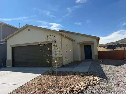 1252 Carter Dr SW, Los Lunas, NM 87031