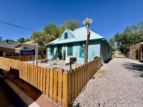 613 Keleher Ave NW, Albuquerque, NM 87102