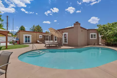8213 Harwood Ave NE, Albuquerque, NM 87110