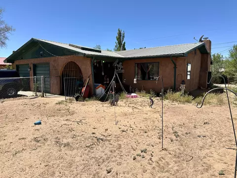 1013 Elm Dr, Grants, NM 87020