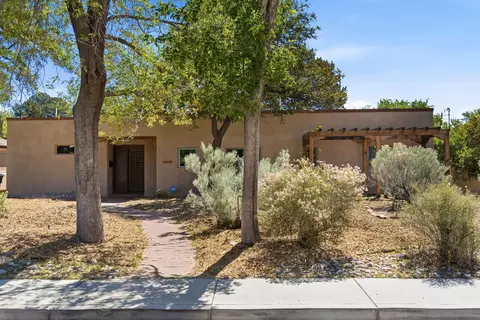 808 Parkland Cir SE, Albuquerque, NM 87108