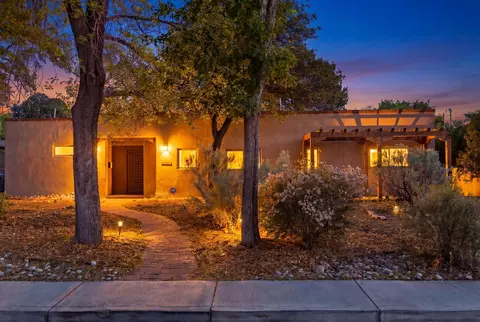 808 Parkland Cir SE, Albuquerque, NM 87108