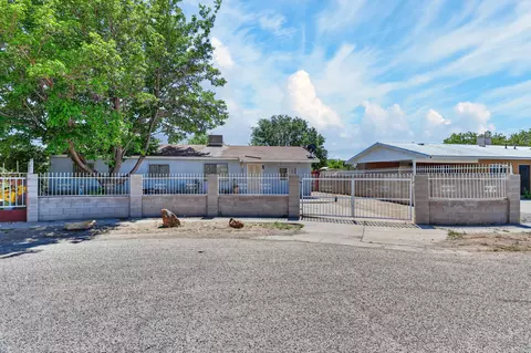 307 Los Pinos Rd, Bernalillo, NM 87004