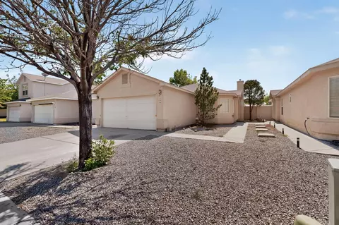 631 Vista Luna Ln SW, Albuquerque, NM 87121