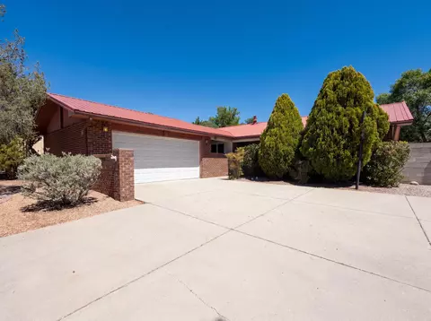 8804 Pony Express Trl NE, Albuquerque, NM 87109