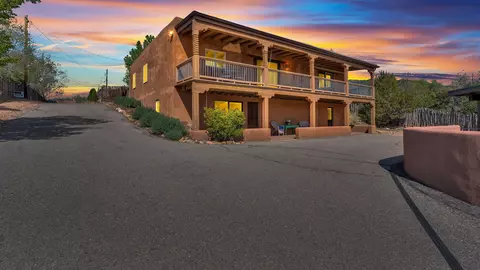 424 Apodaca Hill St, Santa Fe, NM 87501