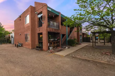1809 Girard Blvd SE, Albuquerque, NM 87106