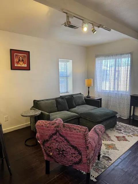 1909 12 William St SE, Albuquerque, NM 87102