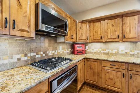 Kitchen - 5 Sonata Ct, Cedar Crest, NM 87008 photo 2 of 3