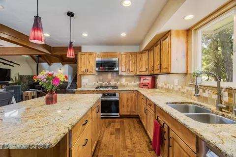 Kitchen - 5 Sonata Ct, Cedar Crest, NM 87008 photo 3 of 3