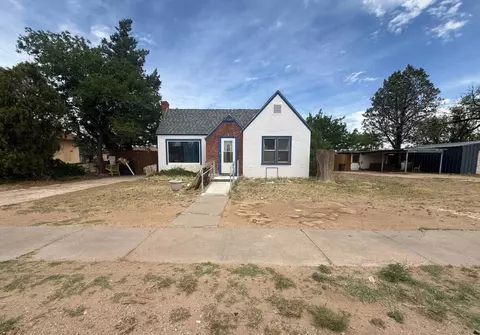 1012 W 3rd St, Portales, NM 88130