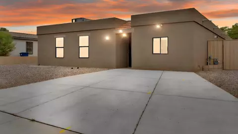 112 Hilton Ave NW, Albuquerque, NM 87107