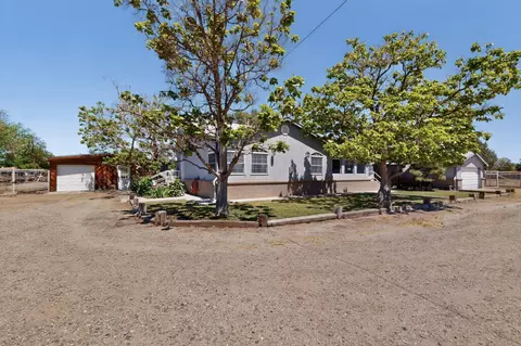 13 Maestas Rd, Los Lunas, NM 87031