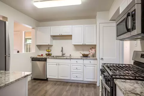 808 La Veta Dr NE, Albuquerque, NM 87108