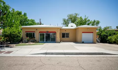 4220 Courtney Ave NE, Albuquerque, NM 87108