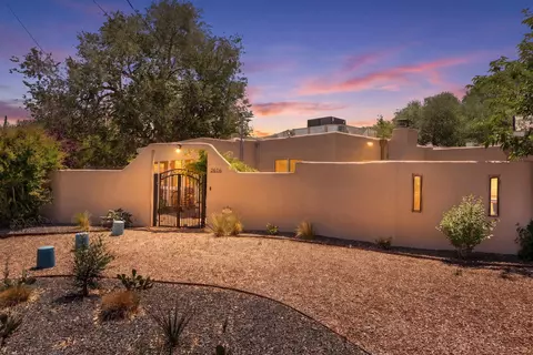 2616 Mountain Rd NW, Albuquerque, NM 87104