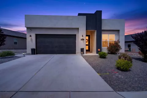 5213 Bullseye Rd NE, Rio Rancho, NM 87144