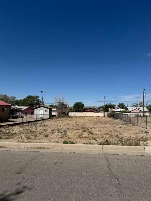 1807 E Walter St SE, Albuquerque, NM 87102