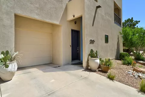 2305 Mananitas Ln NW, Albuquerque, NM 87104