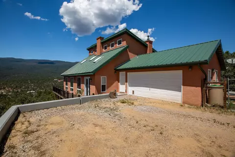 40 El Gallo Rd, Cedar Crest, NM 87008